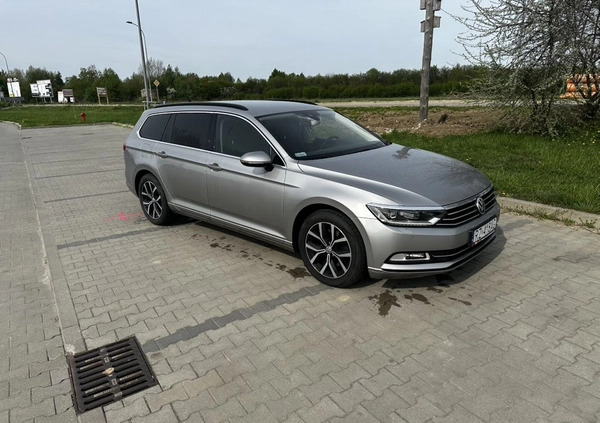 Volkswagen Passat cena 49900 przebieg: 184000, rok produkcji 2015 z Sanok małe 92